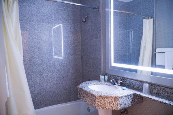 Cabana Hotel Yankee Stadium image 11